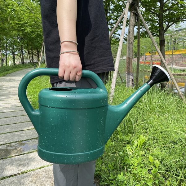 8 L Green Garden Watering Can with Removable Nozzle